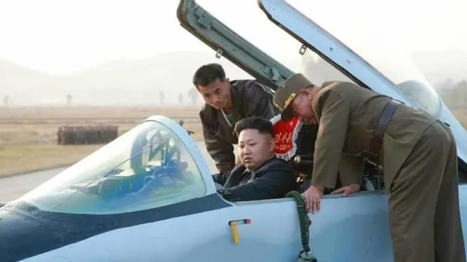 VIVA Militer: Kim Jong-un di kokpit jet tempur militer Korea Utara 