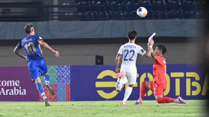 Gelandang Persib Bandung, Tyronne del Pino Mencetak Gol Indah ke Gawang Lion City Sailors di Liga Champions Asia 2 (Dok 2024 Asian Football Confederation) 