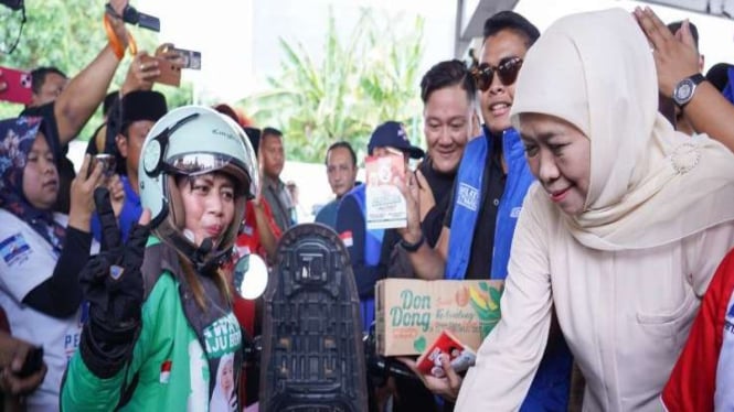 Peduli Ojol dengan Beri BBM Gratis, Khofifah: Kita Berbagi Kebahagiaan