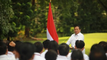Presiden Prabowo Subianto saat memberikan pengarahan dalam Retret Kabinet Merah Putih di Akademi Militer (Akmil), Kota Magelang, Jawa Tengah, Jumat, 25 Oktober 2024.