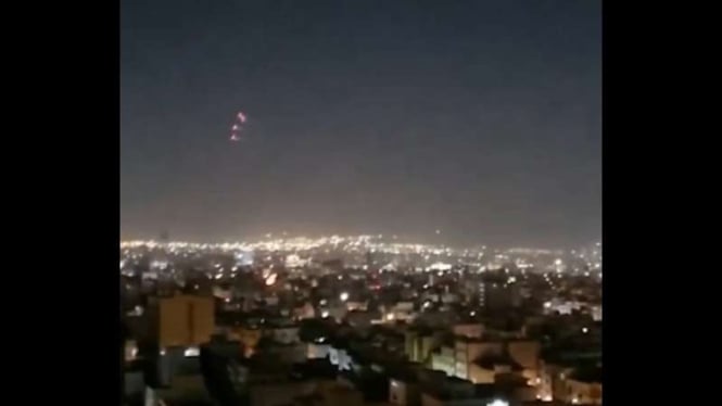 Militer Iran Klaim Berhasil Tangkis Serangan Rudal Israel di Teheran