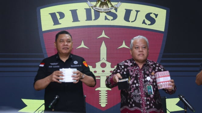 Barang bukti kurang lebih 1 triliun 51 kg emas dari broker Zaroff Ricard