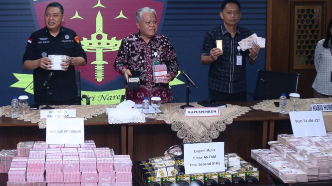 Barang Bukti Hampir 1 Triliun dan Emas 51 kg Emas dari Makelar Kasus Zarof Ricar