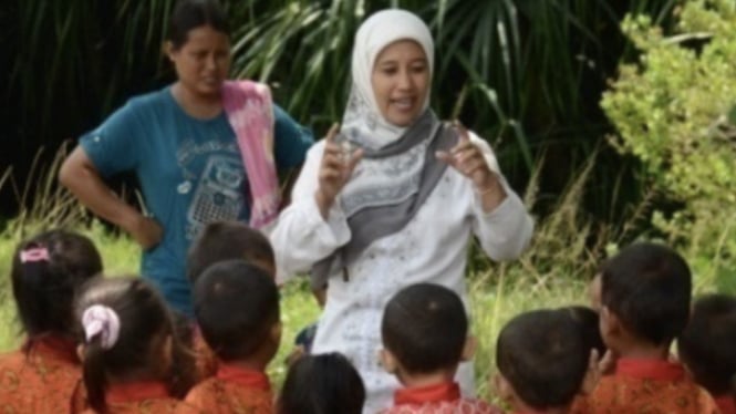 Rusmawati Membangun Kemandirian Anak Melalui Sanggar Belajar