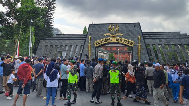 SUASANA DI DEPAN AKMIL MAGELANG 