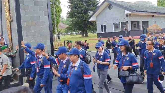 Rombongan Menteri meninggalkan Akmil