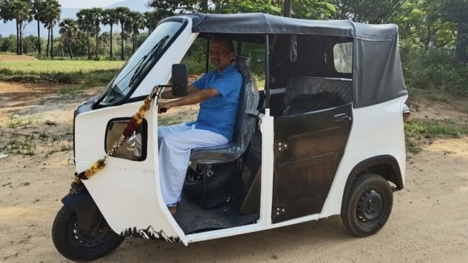 Sridhar Vembu experimenta Electric Bajaj