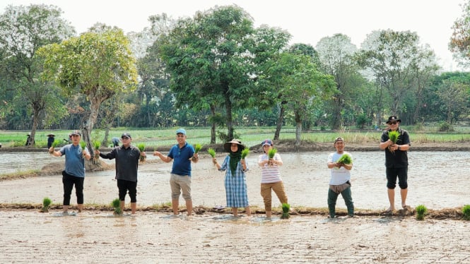 Penanaman bersama petani di Banten