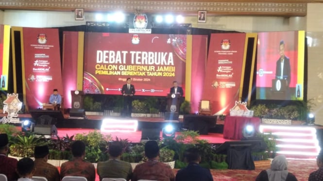 Debat Perdana Calon Gubenur Nomor Urur 1, Romi Hariyanto dan Nomor Urut 2, Al Haris di Gedung Aula Hotel Abadi Kota Jambi  