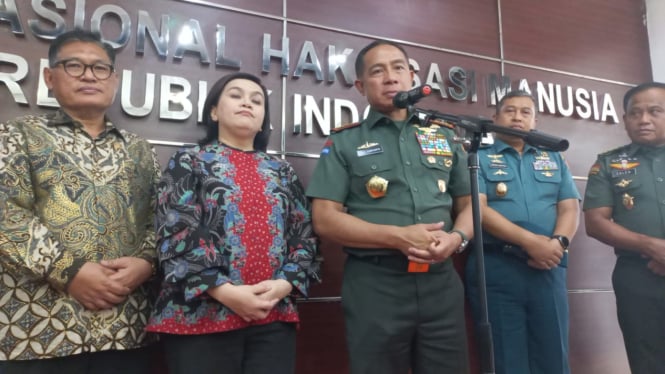 VIVA Militer: Panglima TNI Jenderal Agus Subiyanto bersama Komisioner Komnas HAM