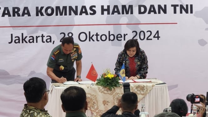 Panglima TNI, Jenderal Agus Subiyanto Teken MoU dengan Ketua Komnas HAM, Atnike Nova Sigiro