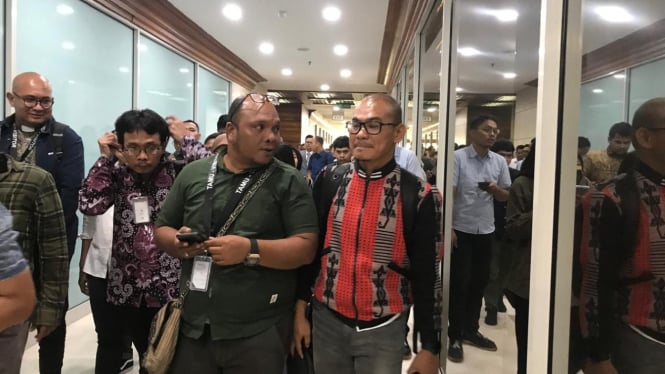 Ipda Rudy Soik (kanan) di Kompleks Parlemen, Senayan, Jakarta Pusat, Senin, 28 Oktober 2024