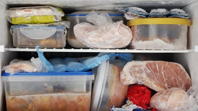 Exampio: el contenido del refrigerador está muy lleno