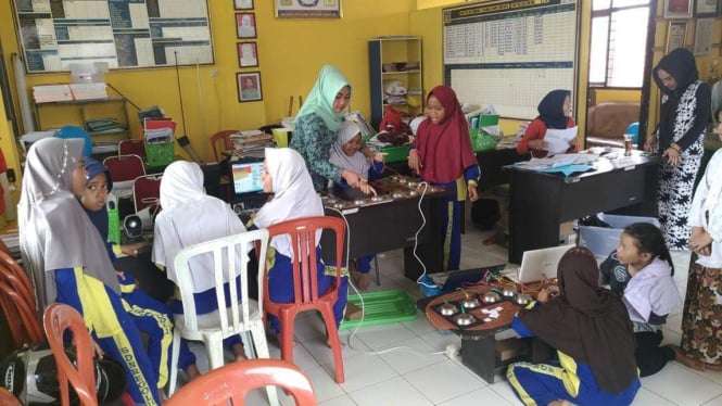 Foto kedua Lap Komputer Mini dan Gamelan Komputer karya Dewis Akbar.