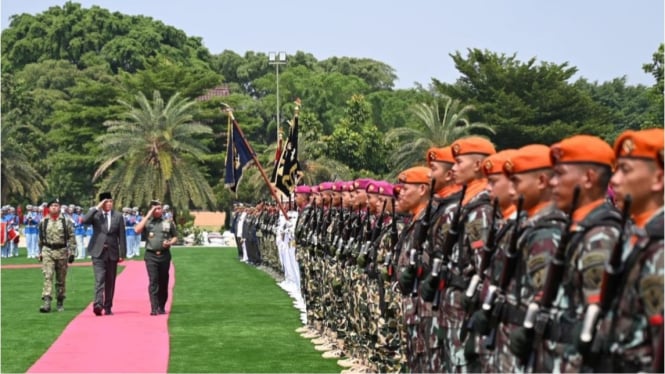 VIVA Militer: Menhan Sjafrie Sjamsoeddin mengunjungi Mabes TNI 