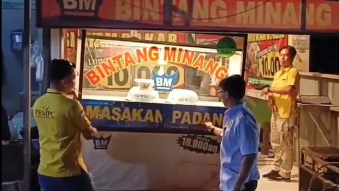 Sekelompok Orang di Cirebon Razia Rumah Makan Padang yang Pasang Harga Murah