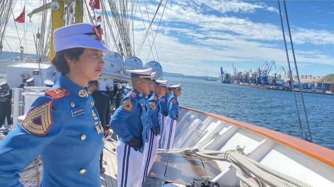 VIVA militar: cadetes de AAL en KRI Bima Suci