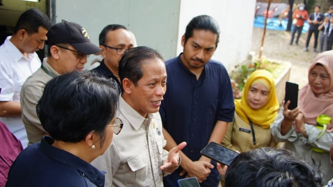 Menteri LH/BPLH Hanif Faisol saat kunjungan kerja di Bogor. 