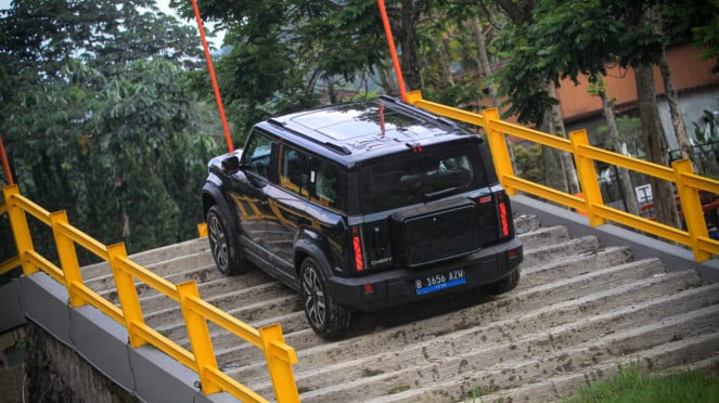 Mobil listrik Chery J6