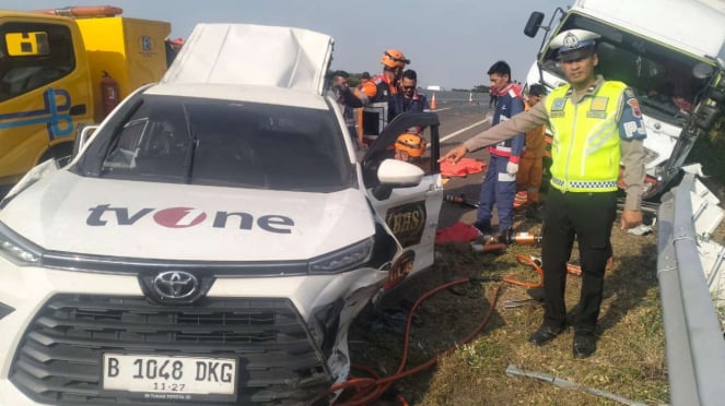 tvUn accidente de tráfico en la autopista de peaje de Pemalang.