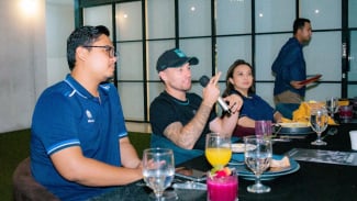 Momen Marc Klok Menikmati Dinner Bareng Fans di Sarinah Braga