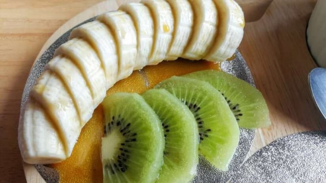 buah pisang dan kiwi