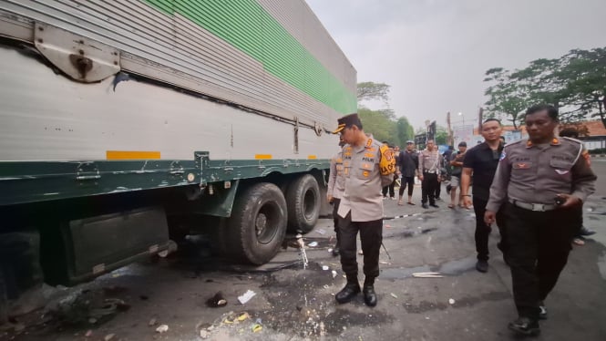 Kapolres Metro Tangerang Kota Kombes Pol Zain Dwi Nugroho saat cek lokasi kejadian kecelakaan truk ugal ugalan di tangerang