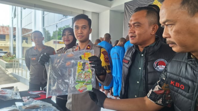 Polres Bogor ungkap modus penjualan narkoba. 