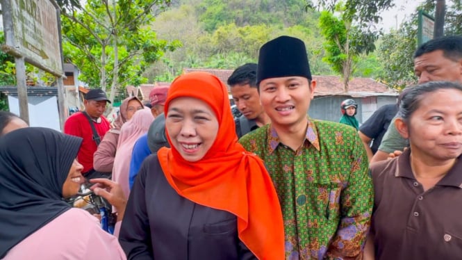 Khofifah Indar Parawansa dan Mas Ipin di Pasar Subuh Trenggalek.