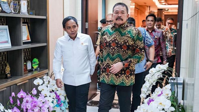 Menteri Kehutanan Raja Juli Antoni Temui Jaksa Agung ST. Burhanuddin