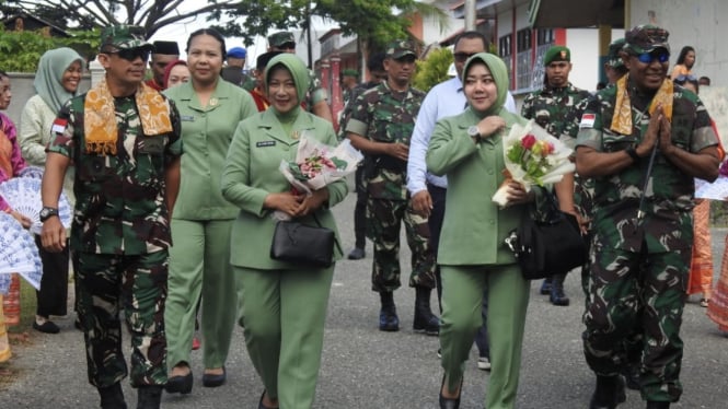 VIVA Militer: Kasdam Pattimura dan Danrem 151/Binaiya tutup TMMD ke-122 di Tual