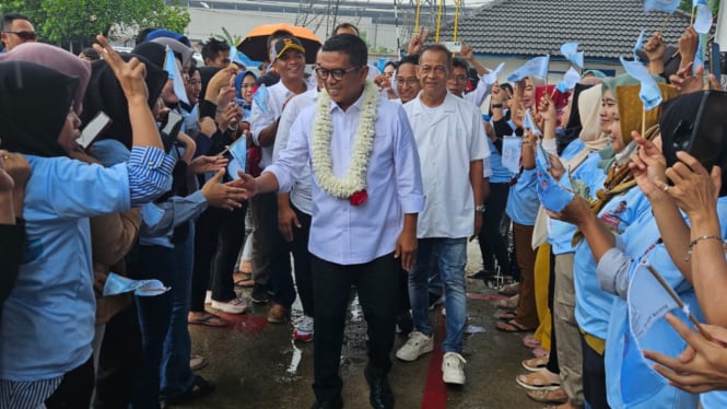 Calon gubernur Banten Andra Soni menemui buruh PT Sejin Global Indonesia