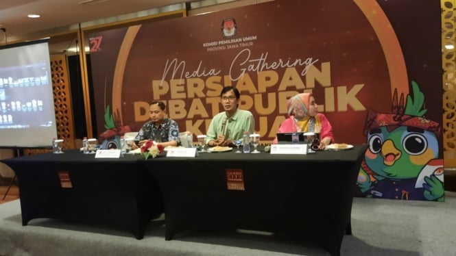 Konferensi pers KPU Jatim terkait jadwal debat kedua  Pilgub Jatim.