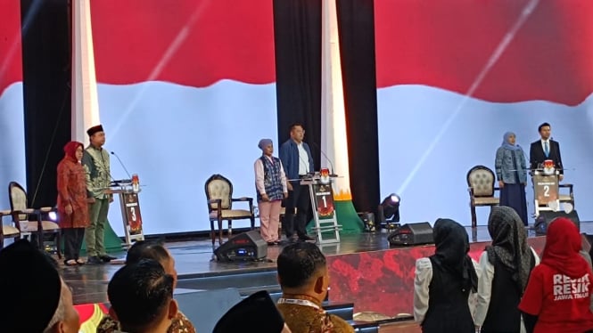 Debat publik Pilgub Jatim kedua di Grand City Convex Surabaya, Minggu, 3 November 2024.