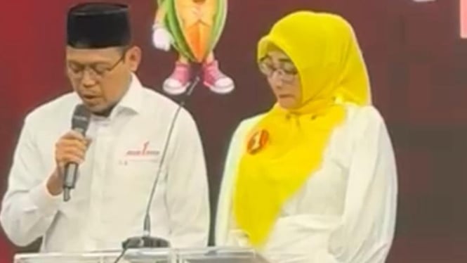 Imam-Ririn saat debat pertama di studio tvOne