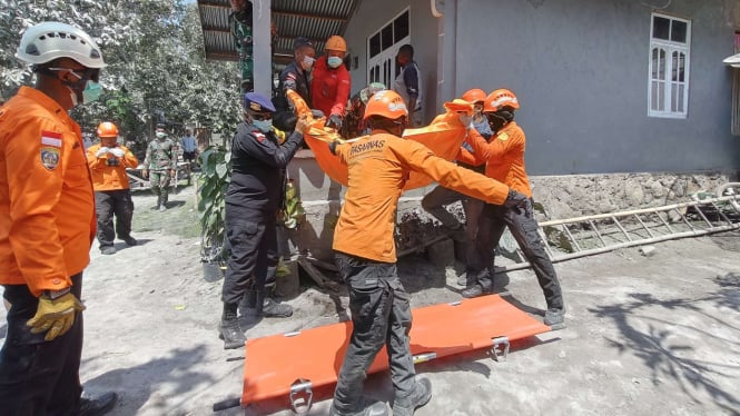 SAR evakuasi korban meninggal erupsi Gunung Lewotobi Laki-Laki di Flores Timur