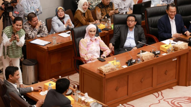 Putri Zulkifli Hasan ditetapkan sebagai pimpinan Komisi XII dalam rapat Komisi XIII di Kompleks Parlemen, Senayan, Jakarta Pusat 