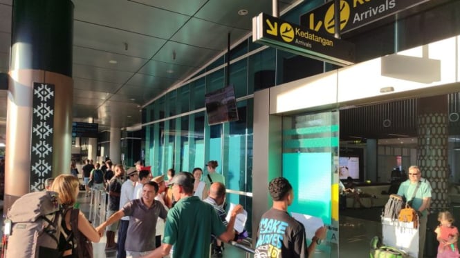 Suasana kedatangan penumpang di Bandara Komodo Labuan Bajo di Kabupaten Manggarai Barat, Nusa Tenggara Timur (NTT).