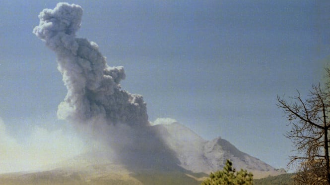 Gunung Berapi Krasheninnikov Meletus usai 600 Tahun 'Tertidur'