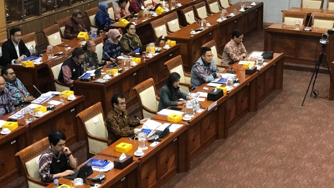 Menteri Komdigi, Meutya Hafid dalam rapat kerja bersama Komisi I di Kompleks Parlemen, Senayan, Jakarta Pusat 