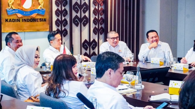 Rapat Kadin Indonesia yang dipimpin Ketum Kadin Indonesia Anindya Bakrie.