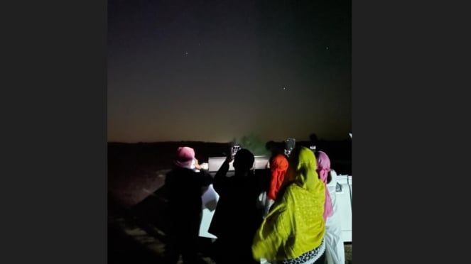 Um passeio noturno no deserto de Dubai irá apreciar a beleza das estrelas no céu