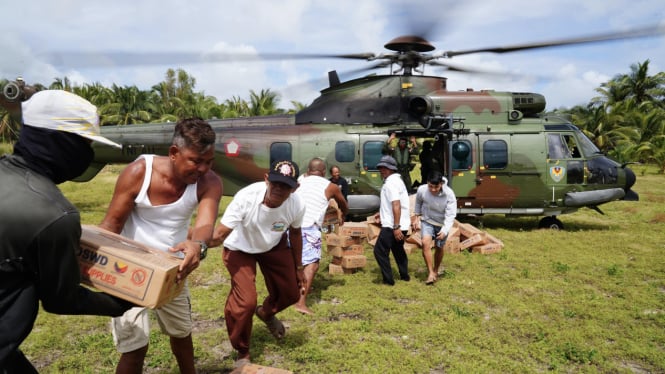 VIVA Militer: Satgas TNI berhasil dropping bantuan ke korban badai Filipina