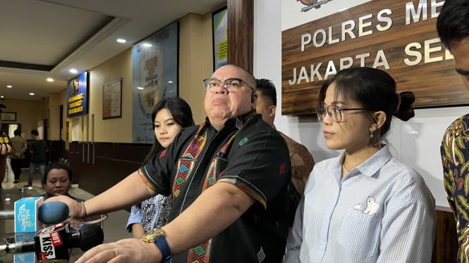 Razman dan tim kuasa hukum, Foto: Isra Berlian