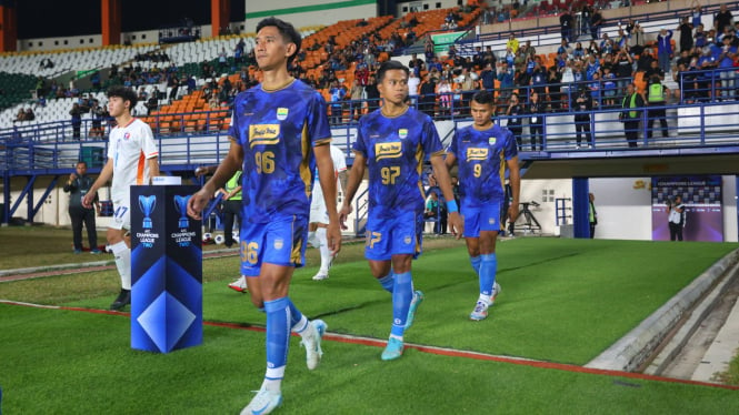 Skuad Persib Bandung Saat Memasuki Lapangan di Liga Champions Asia 2 (Dok 2024 Asian Football) 