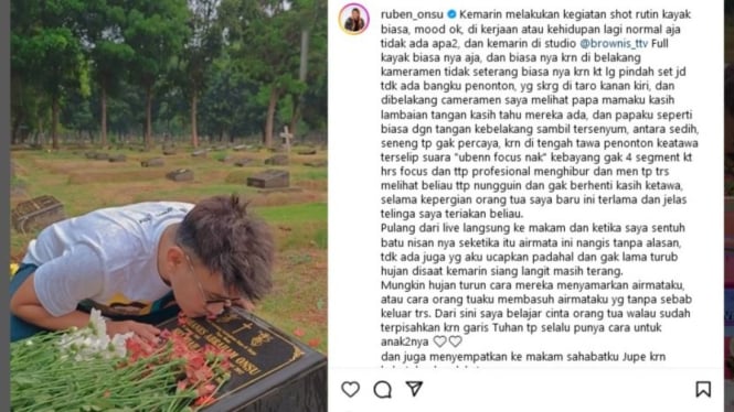 Ruben Onsu mengunjungi makam sang ayah