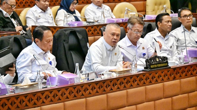 Menteri Perhubungan, Dudy Purwagandhi, dalam rapat kerja dengan Komisi V DPR RI, Rabu, 6 November 2024