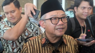 Mendikdasmen Abdul Mu'ti Pastikan Gaji Guru ASN dan Non ASN Naik