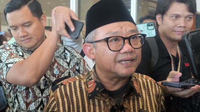 Menteri Pendidikan Dasar dan Menengah (Mendikdasmen), Abdul Mu'ti di Kompleks Parlemen, Senayan, Jakarta Pusat 