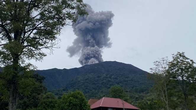 El Monte Marapai explota
